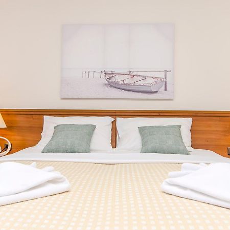 House Hotel Plava Laguna Tisno Zewnętrze zdjęcie