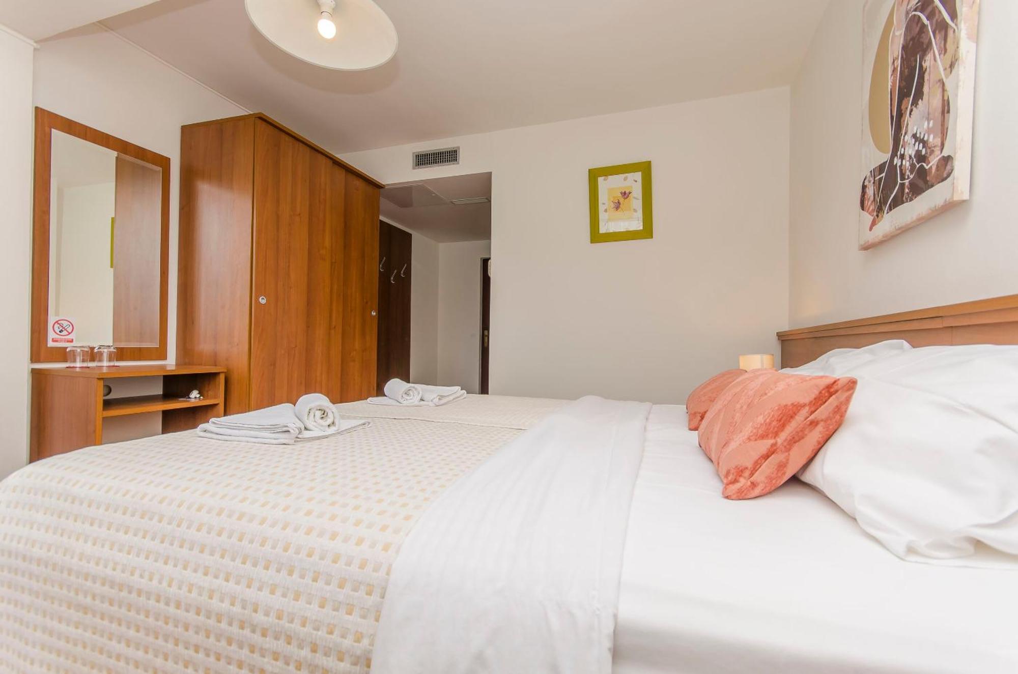 House Hotel Plava Laguna Tisno Zewnętrze zdjęcie