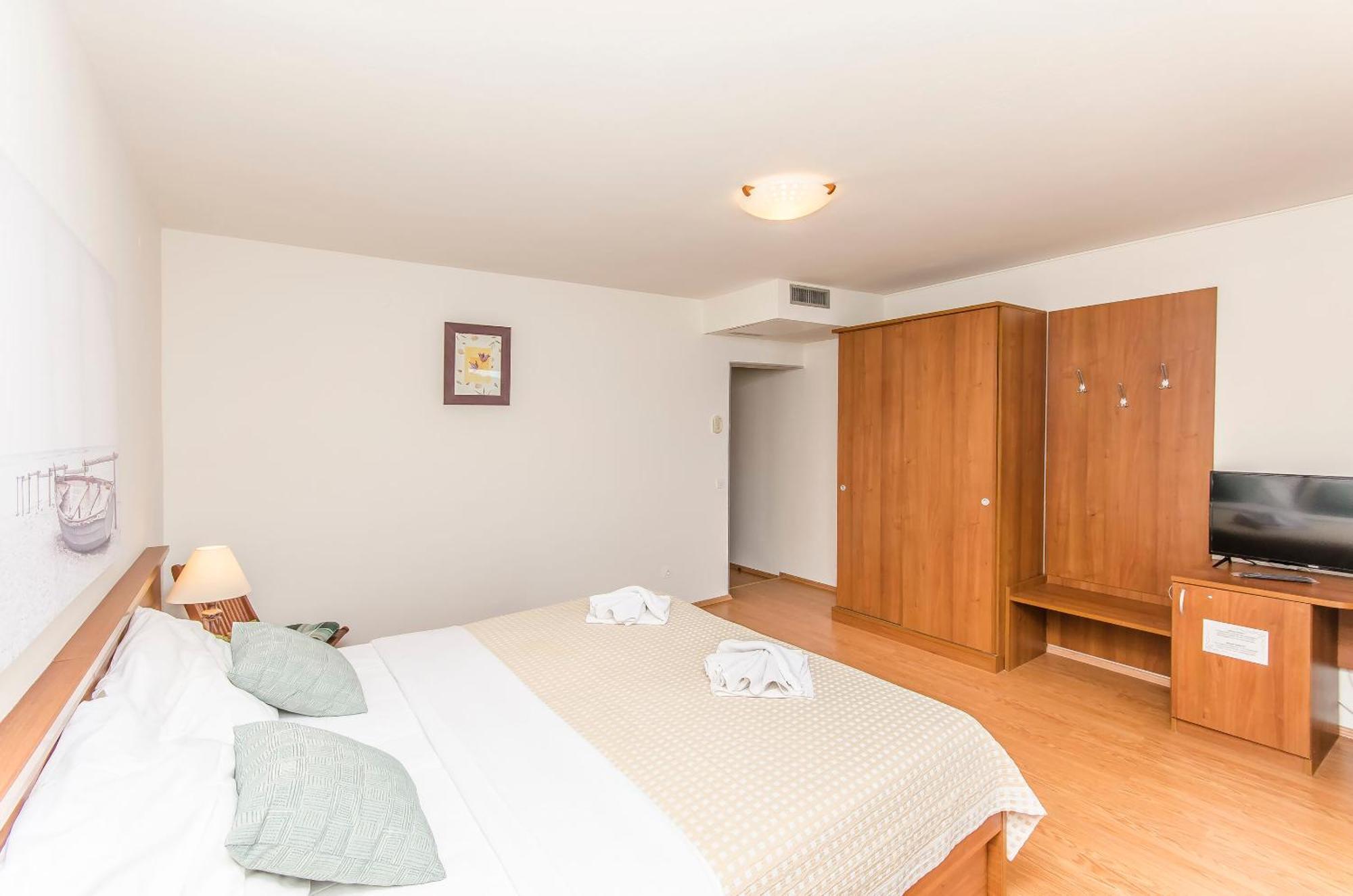 House Hotel Plava Laguna Tisno Zewnętrze zdjęcie