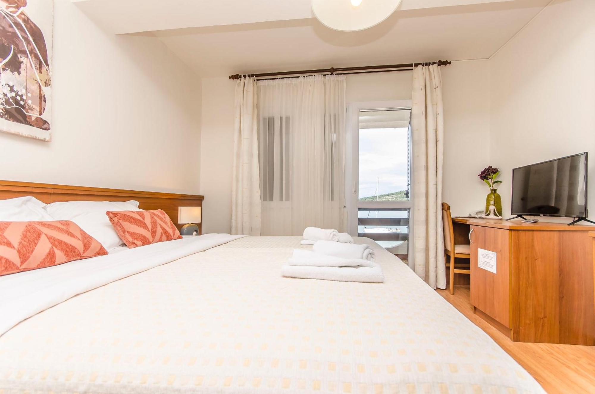 House Hotel Plava Laguna Tisno Zewnętrze zdjęcie