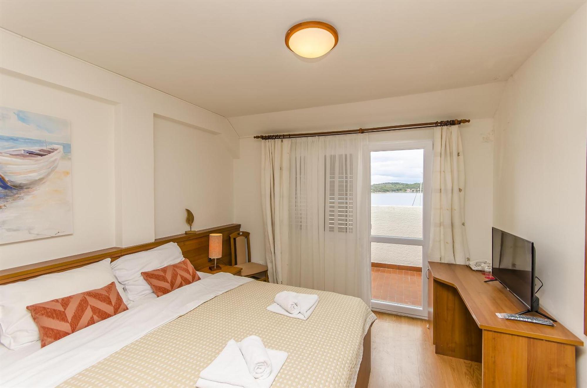 House Hotel Plava Laguna Tisno Zewnętrze zdjęcie