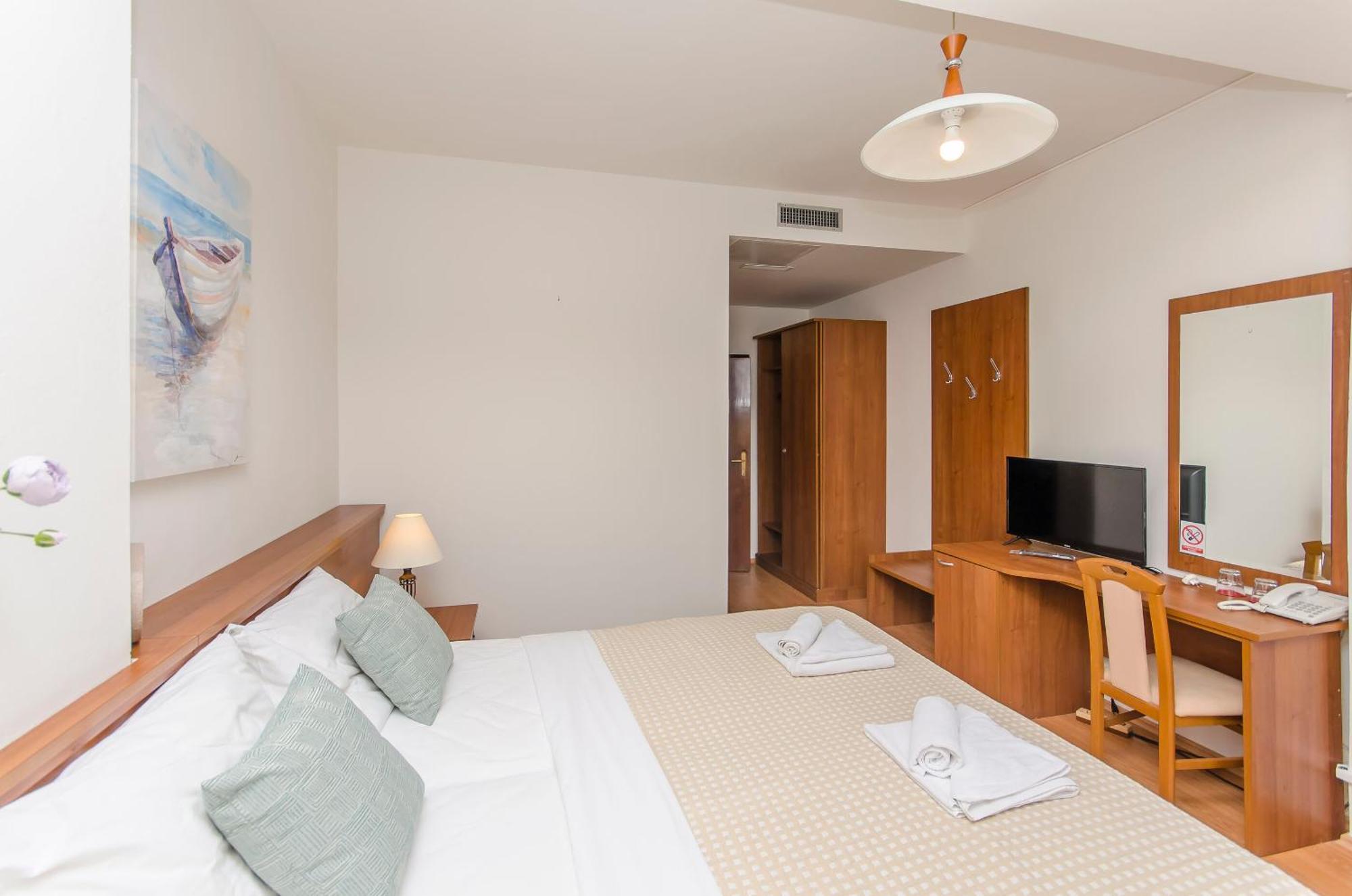 House Hotel Plava Laguna Tisno Zewnętrze zdjęcie