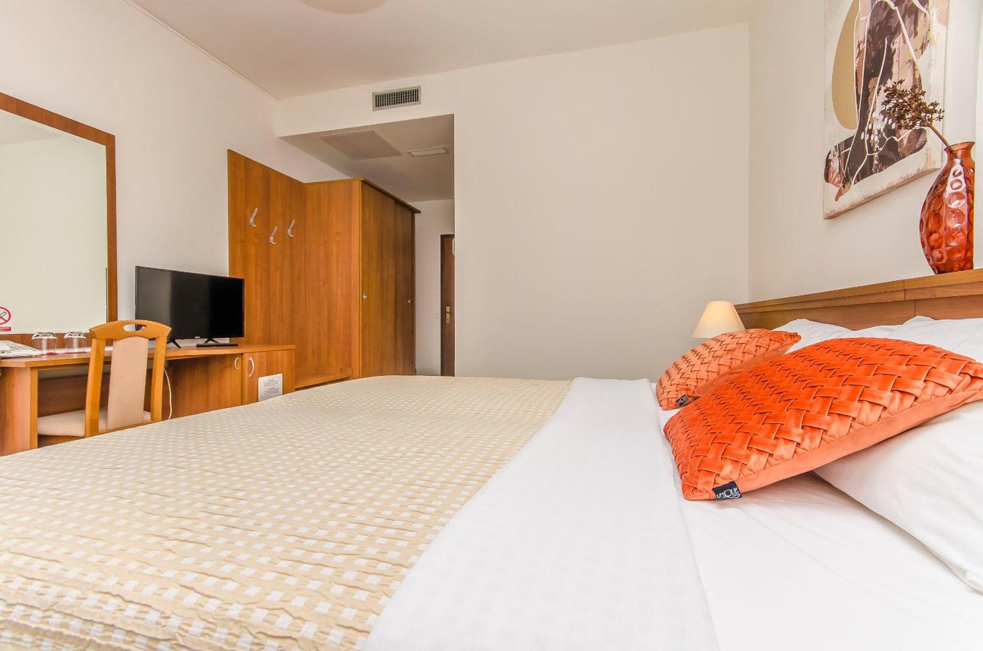 House Hotel Plava Laguna Tisno Zewnętrze zdjęcie