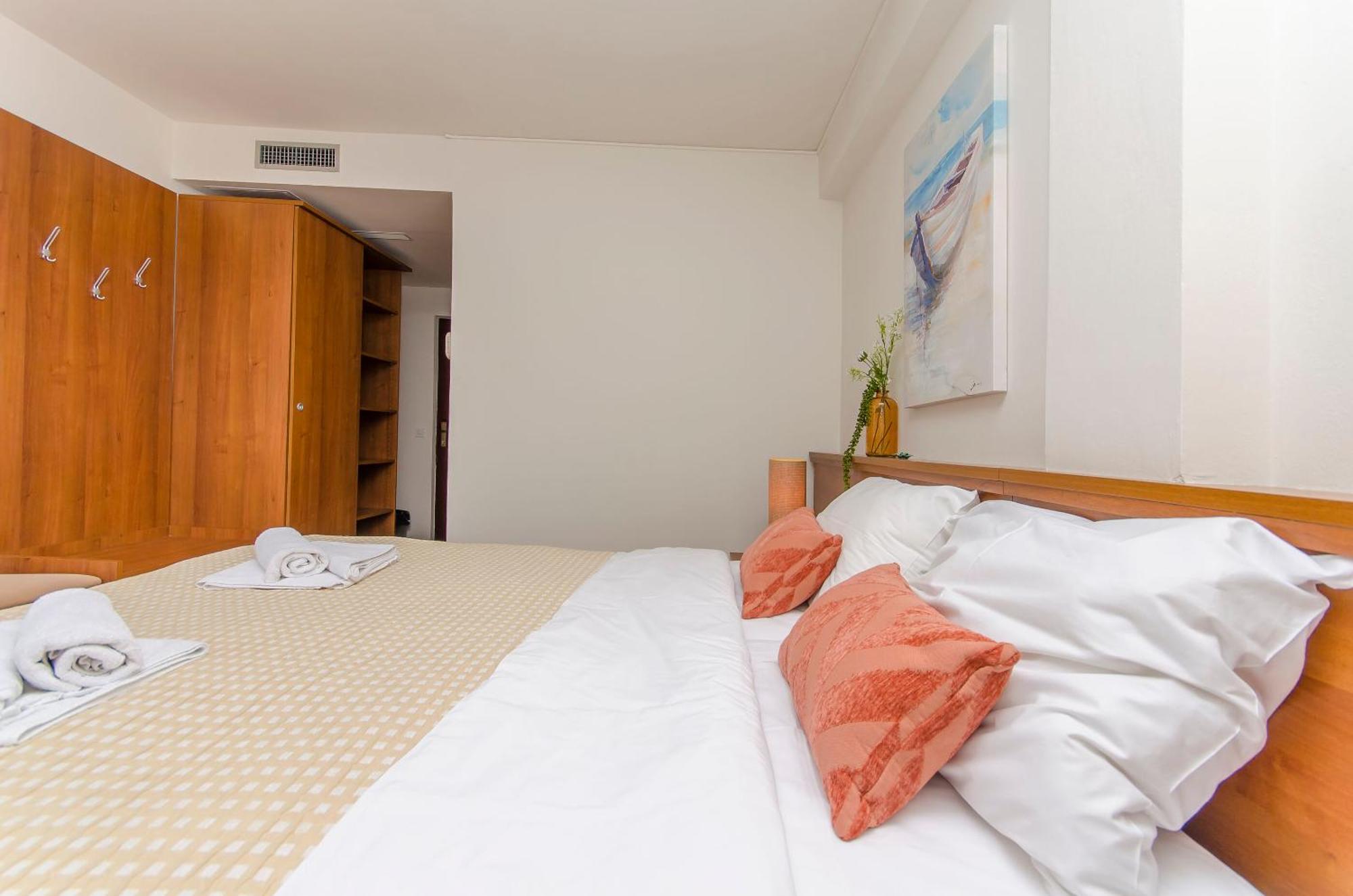 House Hotel Plava Laguna Tisno Zewnętrze zdjęcie