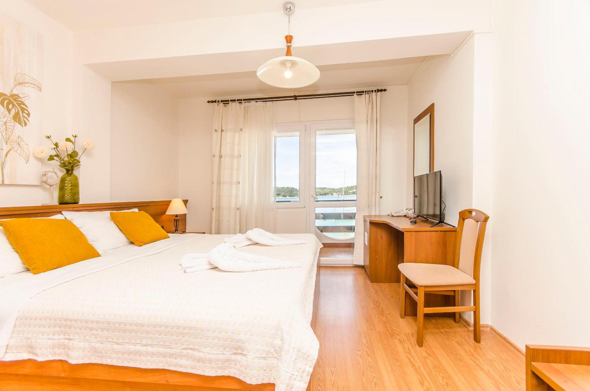 House Hotel Plava Laguna Tisno Zewnętrze zdjęcie