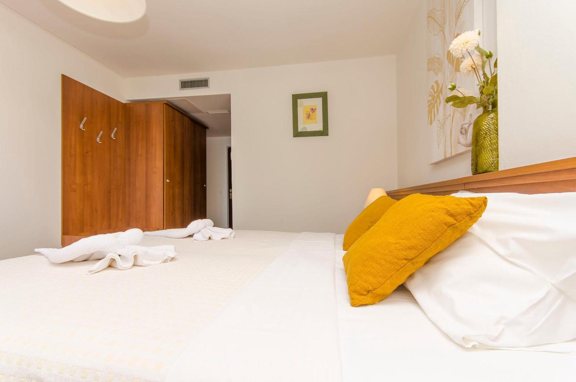 House Hotel Plava Laguna Tisno Zewnętrze zdjęcie