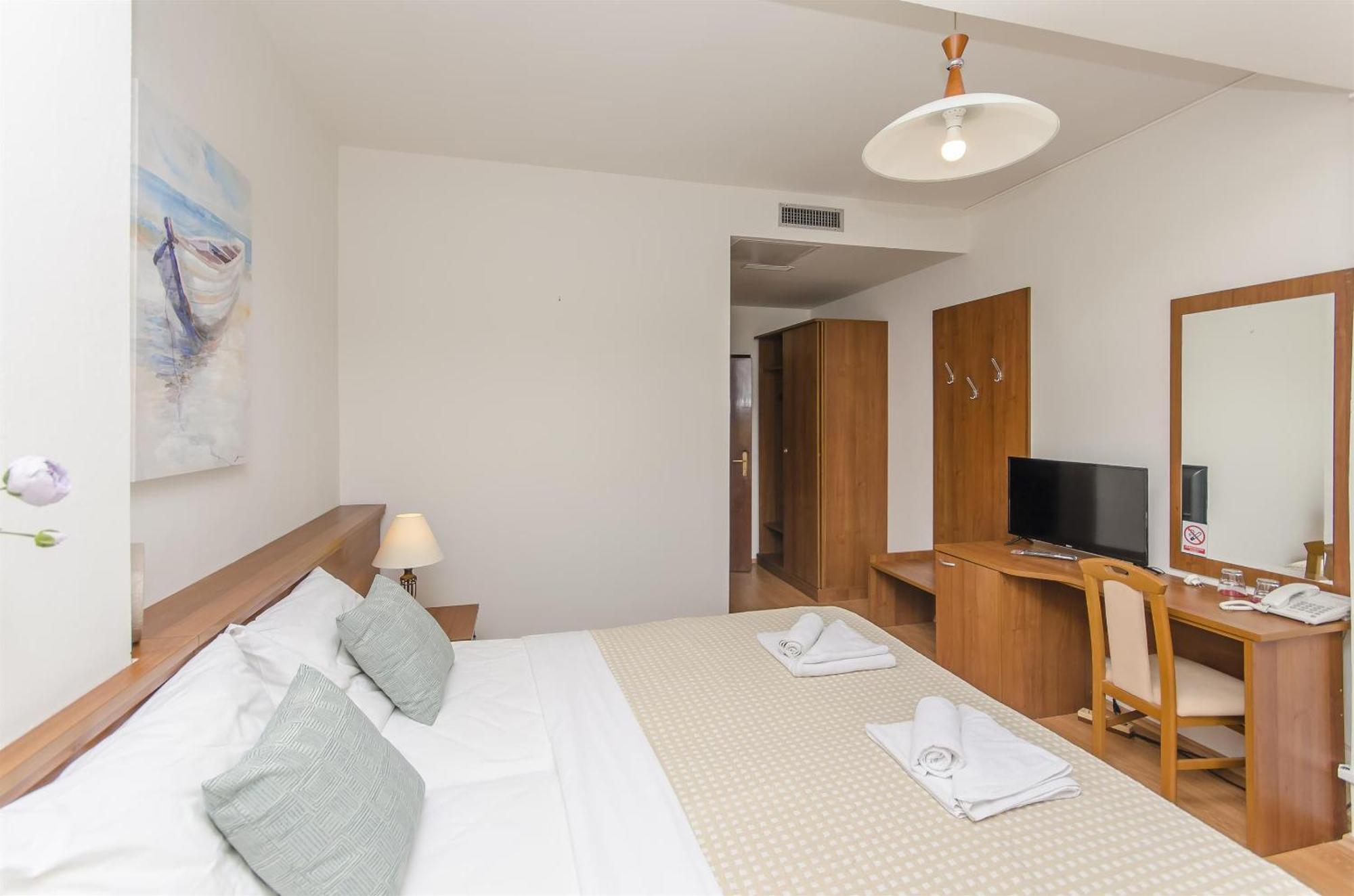 House Hotel Plava Laguna Tisno Zewnętrze zdjęcie