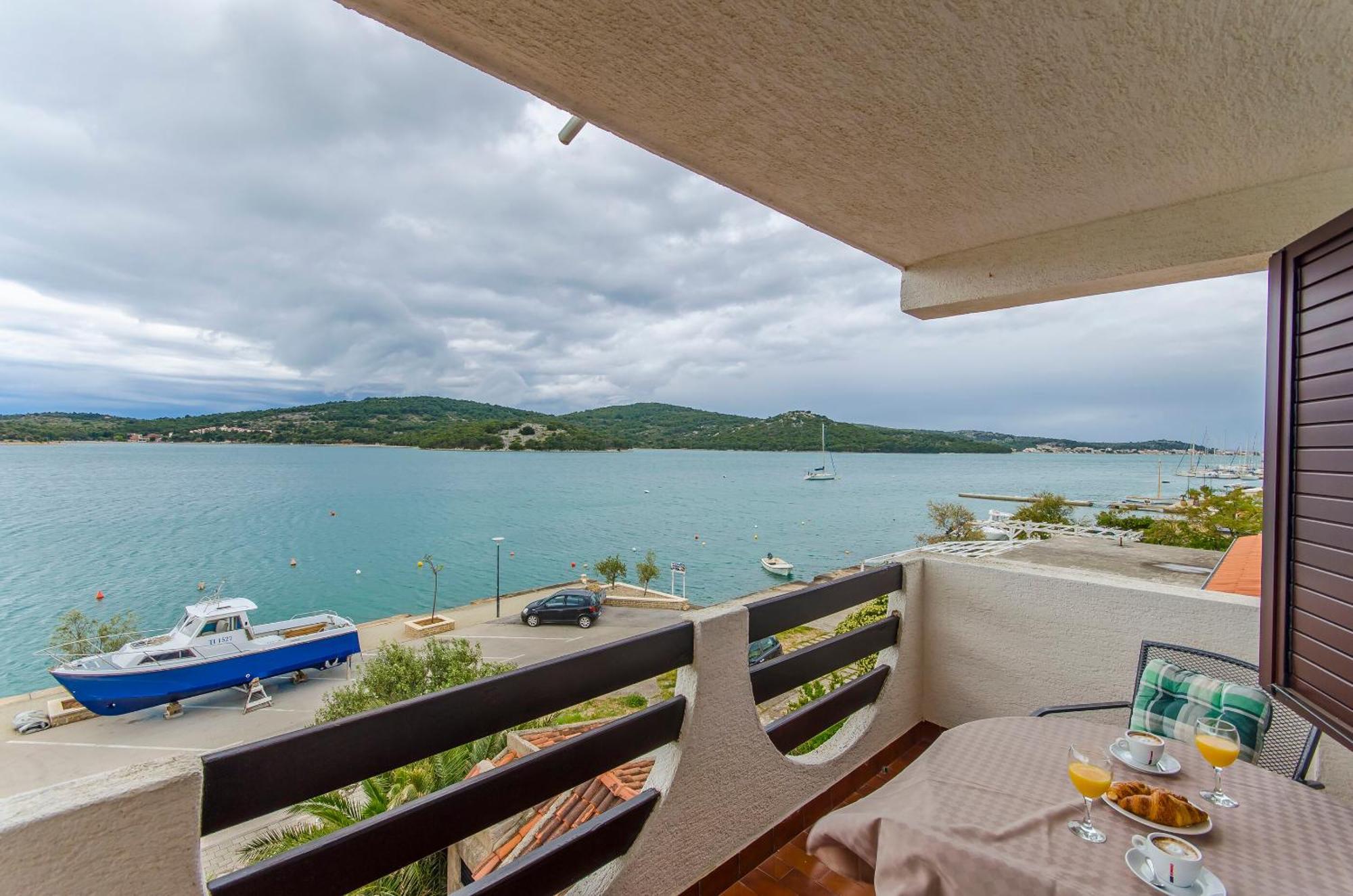 House Hotel Plava Laguna Tisno Pokój zdjęcie