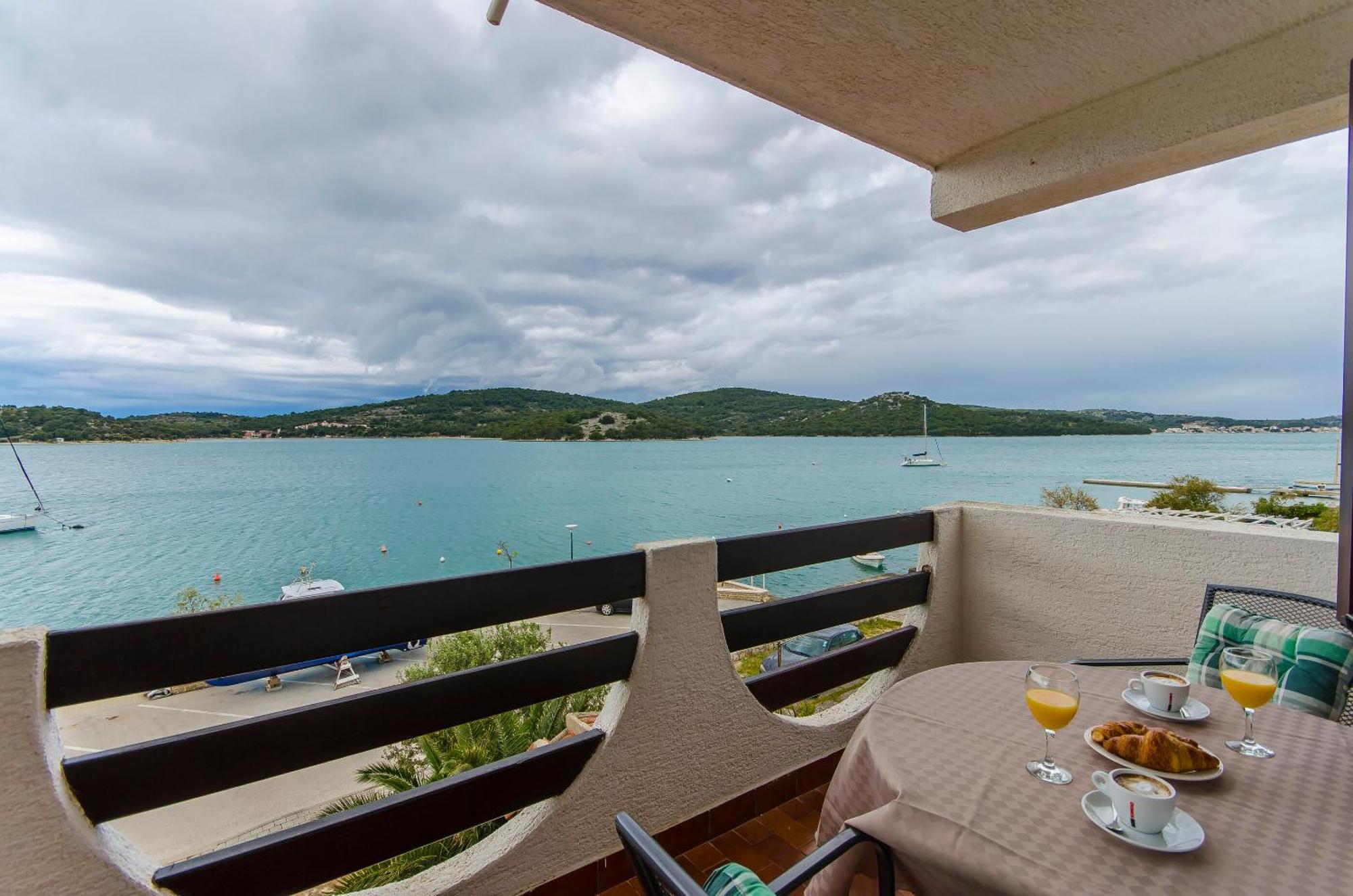 House Hotel Plava Laguna Tisno Pokój zdjęcie
